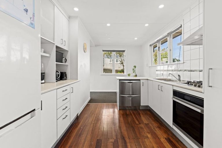 Photo of property in 8 Parsons Street, Vogeltown, New Plymouth, 4310