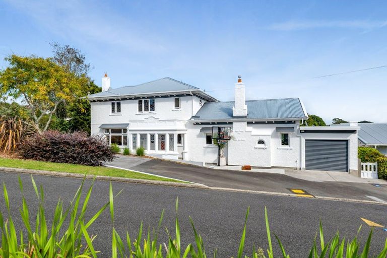 Photo of property in 6 Ridge Lane, New Plymouth, 4310