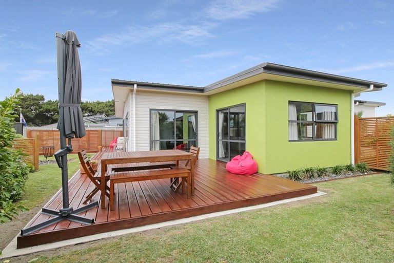 Photo of property in 9 Oxnam Place, Foxton Beach, Foxton, 4815