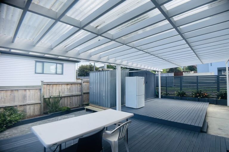 Photo of property in 127 Exmouth Road, Northcote, Auckland, 0627