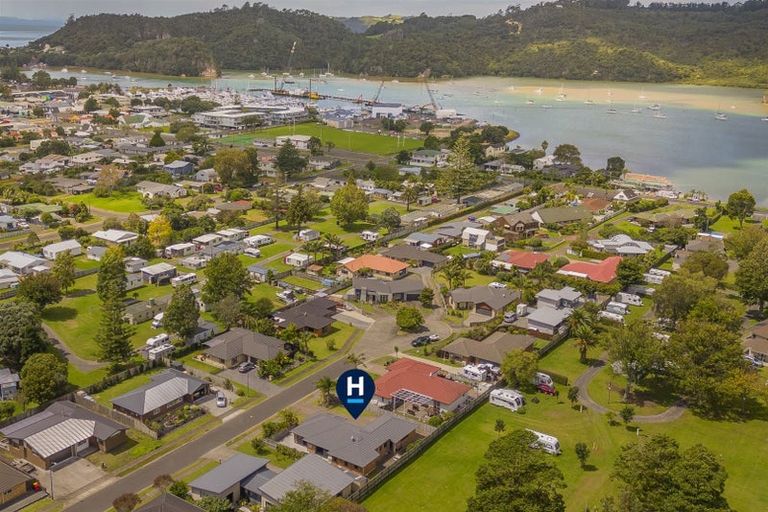 Photo of property in 12 Cobham Lane, Whitianga, 3510