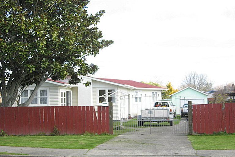 Photo of property in 21 Rata Avenue, Edgecumbe, 3120