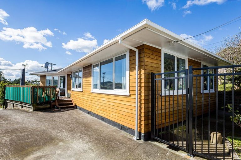 Photo of property in 43 Mark Avenue, Paparangi, Wellington, 6037