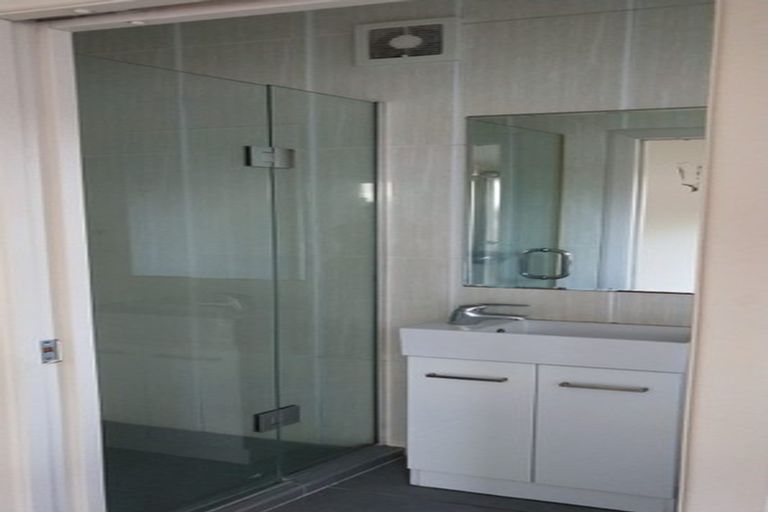 Photo of property in 14 Woodstock Road, Forrest Hill, Auckland, 0620