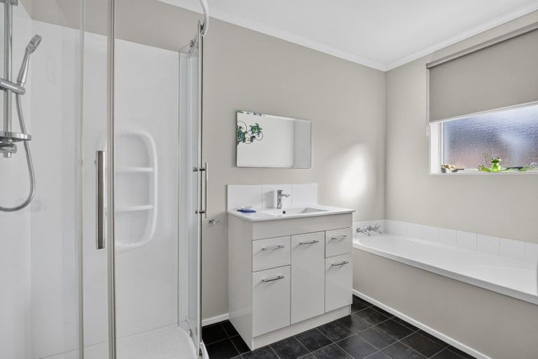 Photo of property in 35 Nottingham Drive, Hamilton East, Hamilton, 3216
