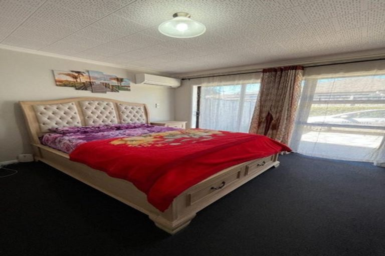 Photo of property in 80a Millbrook Road, Henderson, Auckland, 0612