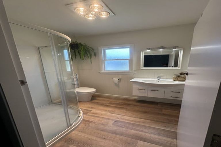 Photo of property in 137 Main North Road, Woodend, 7610