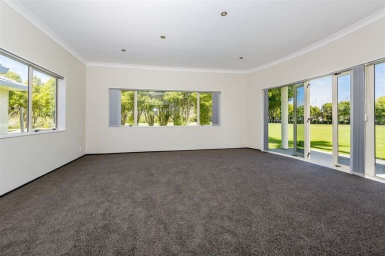Photo of property in 154 Boord Crescent, Kumeu, 0891