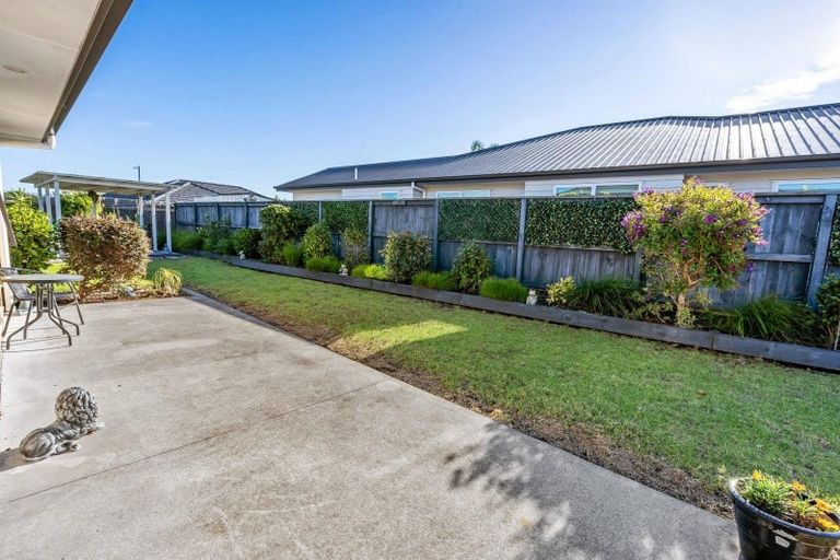 Photo of property in 42 Kowi Lakes Drive, One Tree Point, 0118