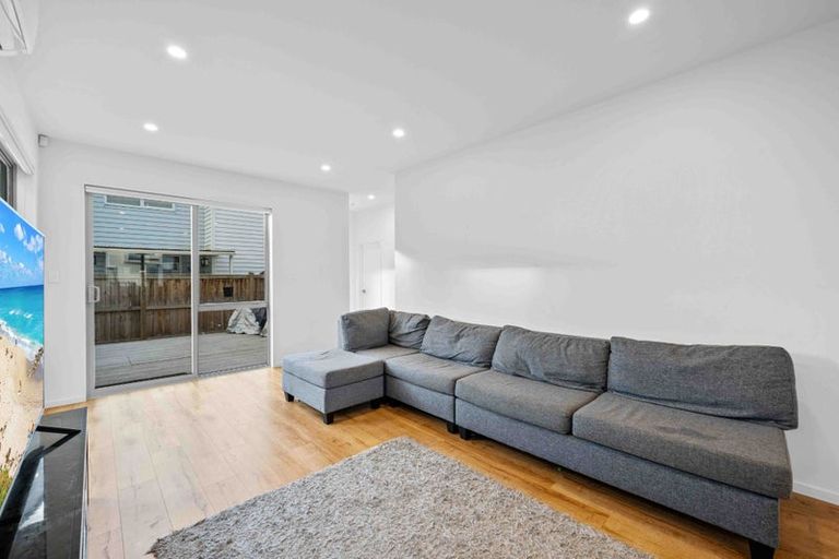 Photo of property in 102 Bellbird Street, Papakura, 2110