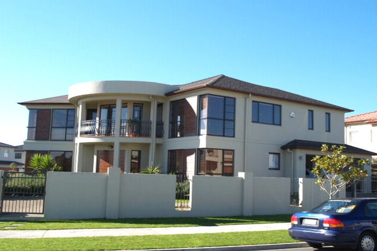 Photo of property in 38 Amberwood Drive, Northpark, Auckland, 2013