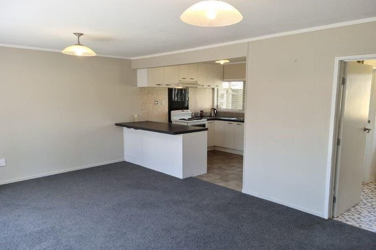 Photo of property in 37 Graham Avenue, Te Atatu Peninsula, Auckland, 0610