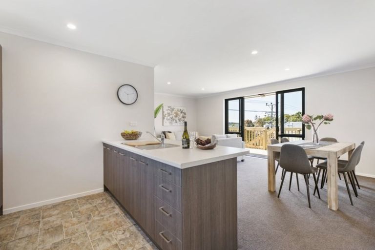 Photo of property in 13 Waiora Road, Stanmore Bay, Whangaparaoa, 0932