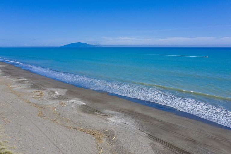 Photo of property in 230-232 Marine Parade, Otaki Beach, Otaki, 5512