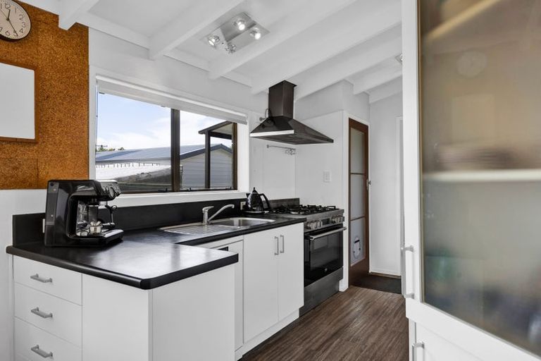 Photo of property in 10 Kamahi Avenue, Hawera, 4610