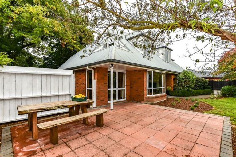 Photo of property in 12 Ilam Park Place, Ilam, Christchurch, 8041