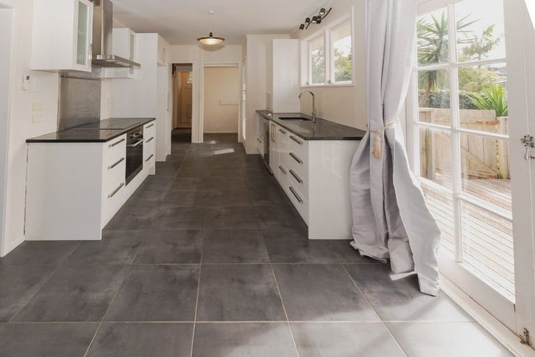 Photo of property in 22 Sycamore Drive, Sunnynook, Auckland, 0620