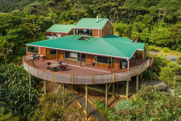 Photo of property in 106 Domain Crescent, Muriwai, Waimauku, 0881