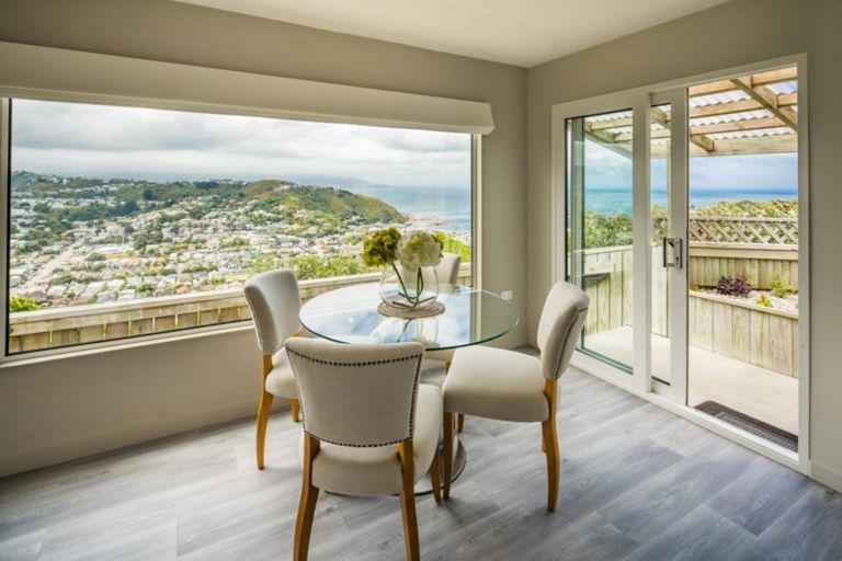 Photo of property in 18 Dargle Way, Island Bay, Wellington, 6023