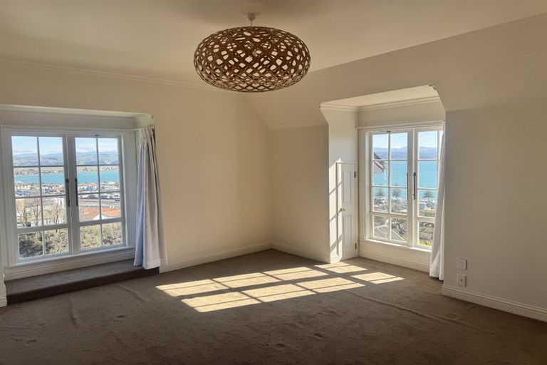 Photo of property in 14 Roslyn Road, Bluff Hill, Napier, 4110