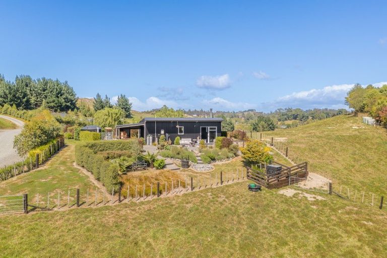 Photo of property in 22 Highlands Drive, Waipawa, 4277