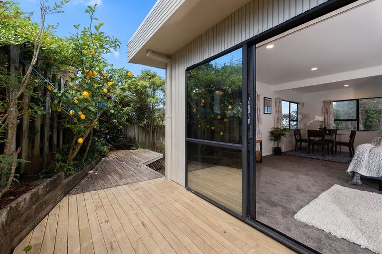 Photo of property in 2/5 Remus Place, Totara Vale, Auckland, 0629