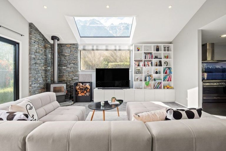 Photo of property in 27 Pendeen Crescent, Jacks Point, Queenstown, 9371