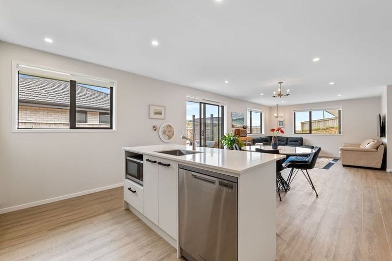 Photo of property in 52 Fernbrook Drive, Hurworth, New Plymouth, 4310