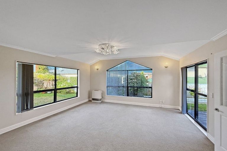 Photo of property in 10 Cabbage Tree Grove, Woodridge, Wellington, 6037