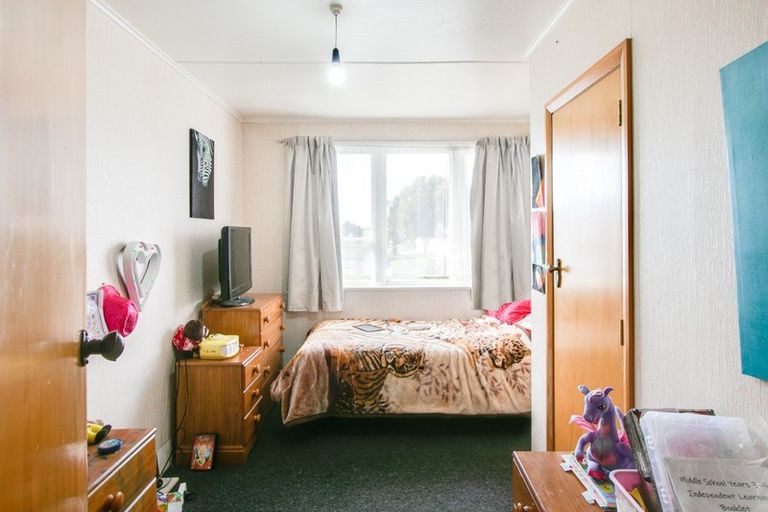 Photo of property in 33 Neal Crescent, Onekawa, Napier, 4110