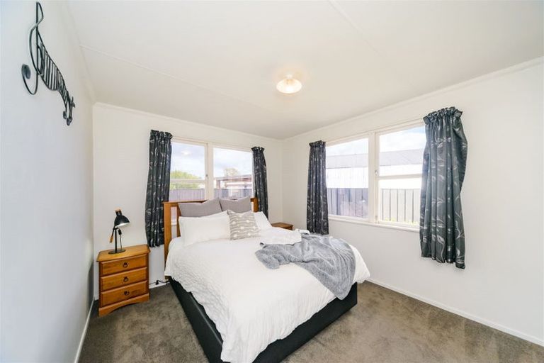 Photo of property in 22 Rhodes Drive, Kelvin Grove, Palmerston North, 4414
