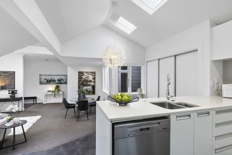 Photo of property in 26 Hawker Street, Mount Victoria, Wellington, 6011