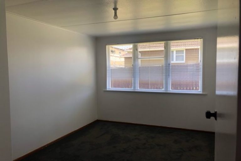 Photo of property in 3164 Great North Road, New Lynn, Auckland, 0600