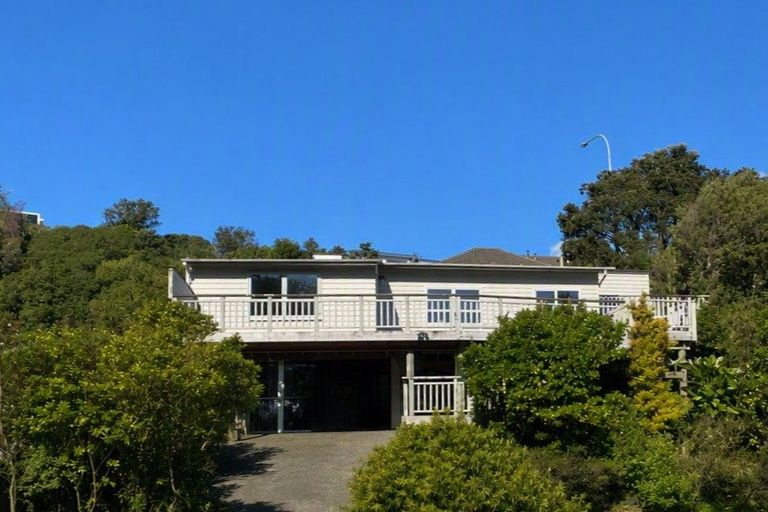 Photo of property in 76 Dowse Drive, Maungaraki, Lower Hutt, 5010