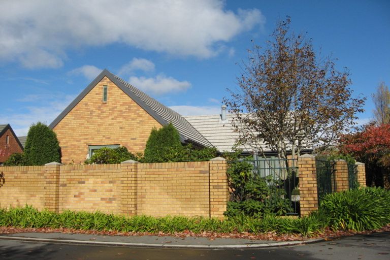 Photo of property in 15 Acorn Close, Waltham, Christchurch, 8023