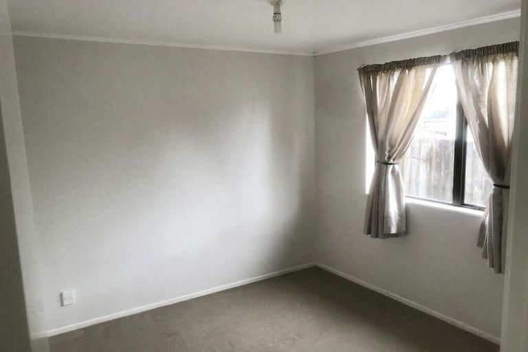 Photo of property in 2/5 Ebenezer Way, Clendon Park, Auckland, 2103