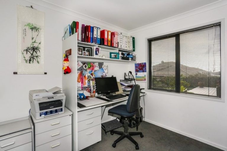 Photo of property in 19 Basin Place, Pukekohe, 2120