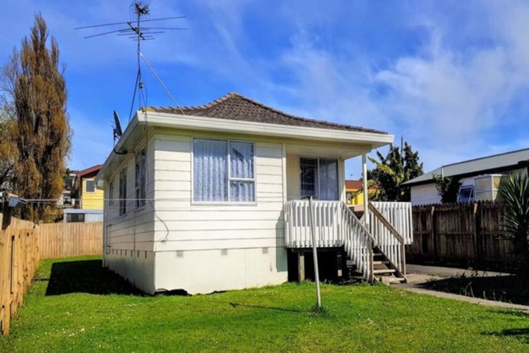 Photo of property in 2/72 Palmers Road, Clendon Park, Auckland, 2103