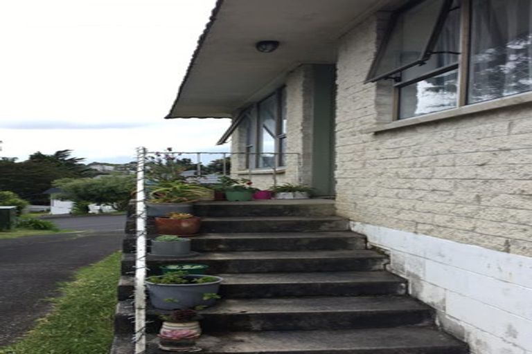 Photo of property in 1/3 Tusac Place, Totara Vale, Auckland, 0627