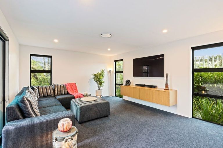 Photo of property in 12 Mackillop Way, Brooklands, New Plymouth, 4310