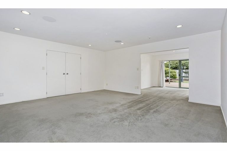Photo of property in 9 Len Garlick Place, Pahurehure, Papakura, 2113