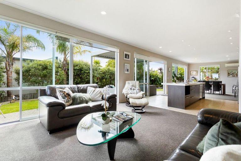 Photo of property in 13 Rangi Avenue, Schnapper Rock, Auckland, 0632