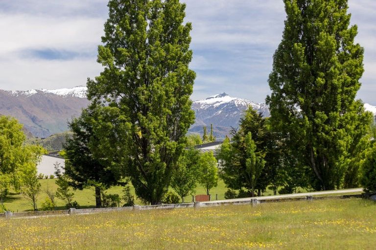 Photo of property in 22 Greenbelt Place, Wanaka, 9305