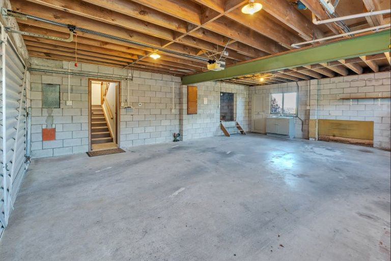 Photo of property in 23 Callender Place, Shelly Park, Auckland, 2014