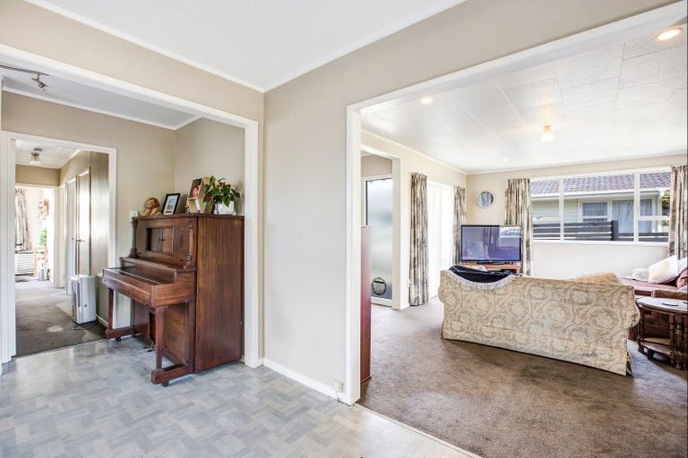 Photo of property in 30 Sunline Avenue, Massey, Auckland, 0614