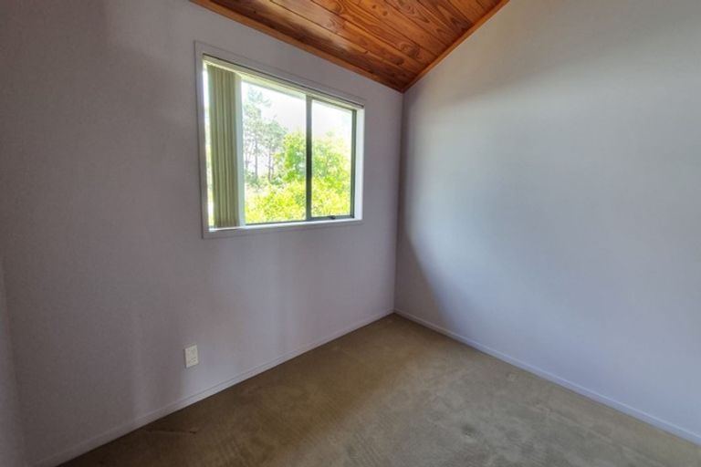 Photo of property in 62 Divich Avenue, Te Atatu South, Auckland, 0610