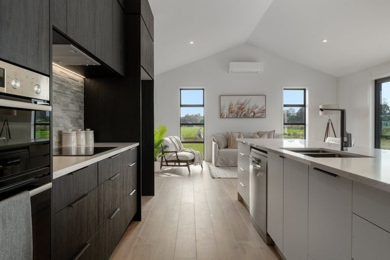 Photo of property in 16 Te Ara O Tahataharoa, Te Puna, Tauranga, 3176