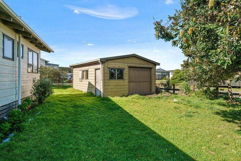 Photo of property in 42 Norfolk Crescent, Otaki Beach, Otaki, 5512
