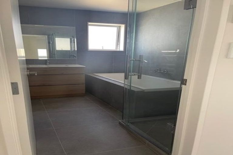 Photo of property in 30b Sorrel Crescent, Bucklands Beach, Auckland, 2012