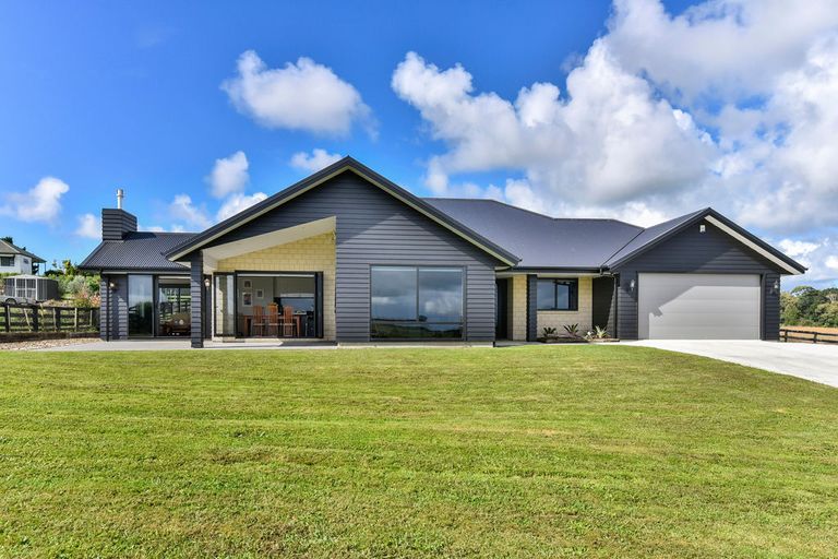 Photo of property in 133 Mcrobbie Road, Kingseat, Papakura, 2580